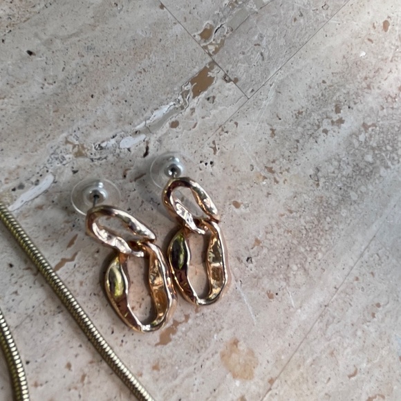 White House Black Market Pendant - Picture 5 of 6